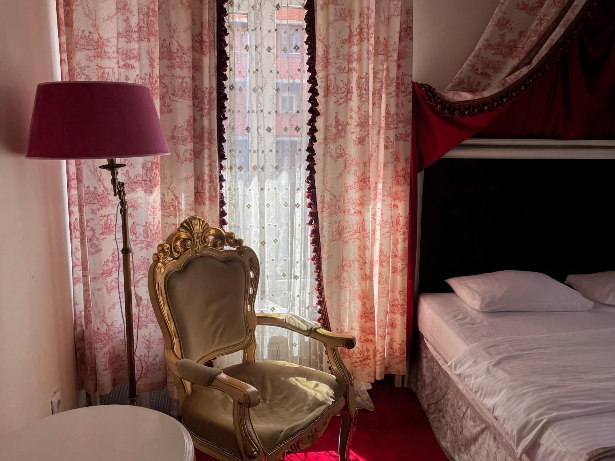 Royal City Hotel Kyiv Exterior photo