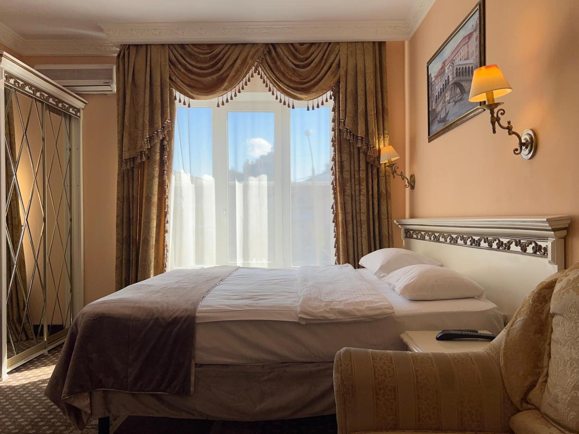 Royal City Hotel Kyiv Exterior photo
